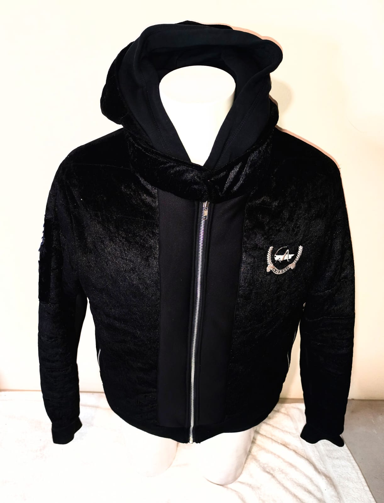 Crikesh puff cricket sued puffer outside the line jacket