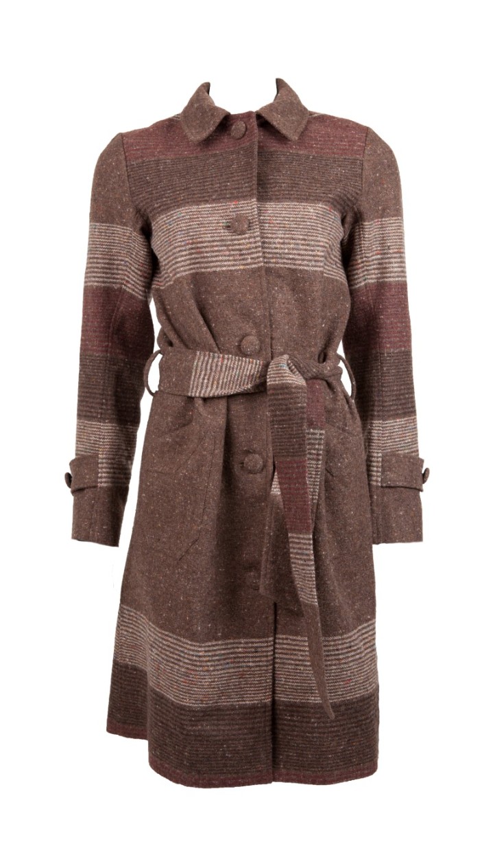 Crikesh jenifa Jones belted long over coat blended with a devine designers cut from the history of Jennifer's fashion mind